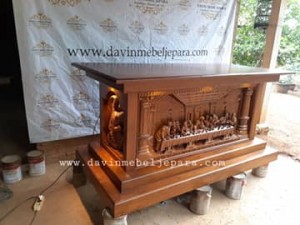 meja altar katolik kapel st petrus & paulus Surowono