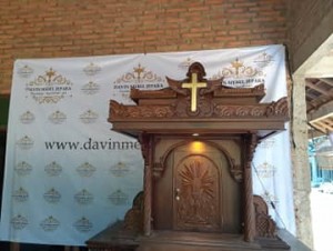 tabernakel gereja ukiran kayu jati